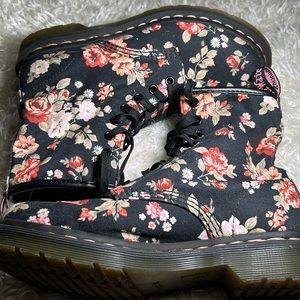 CANVAS floral DR. MARTENS! Composite toe, AIR WARE bouncing soles. Like new.